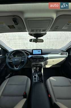 Позашляховик / Кросовер Ford Escape 2022 в 