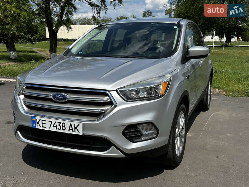 Внедорожник / Кроссовер Ford Escape 2017 в 