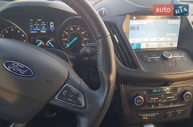 Позашляховик / Кросовер Ford Escape 2019 в 