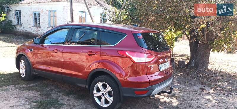 Позашляховик / Кросовер Ford Escape 2015 в 