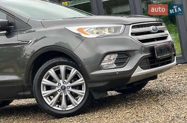 Внедорожник / Кроссовер Ford Escape 2017 в 