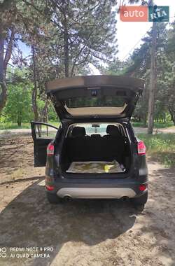 Позашляховик / Кросовер Ford Escape 2015 в 