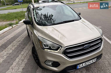 Внедорожник / Кроссовер Ford Escape 2016 в 