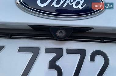 Позашляховик / Кросовер Ford Escape 2015 в 