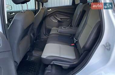 Позашляховик / Кросовер Ford Escape 2015 в 