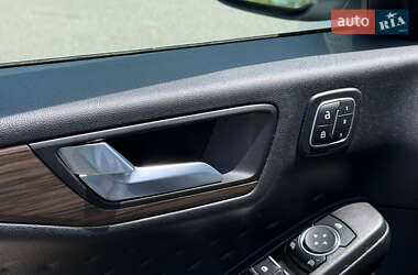 Внедорожник / Кроссовер Ford Escape 2020 в 