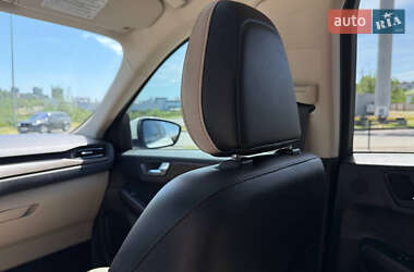 Внедорожник / Кроссовер Ford Escape 2020 в 