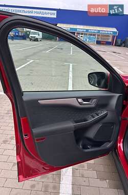 Внедорожник / Кроссовер Ford Escape 2019 в 
