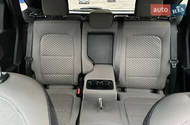 Внедорожник / Кроссовер Ford Escape 2019 в 