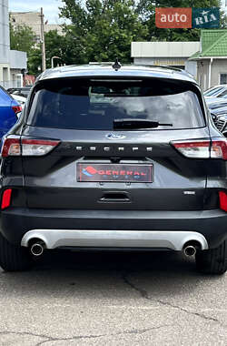 Внедорожник / Кроссовер Ford Escape 2020 в 