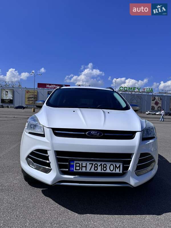 Позашляховик / Кросовер Ford Escape 2015 в 