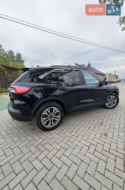 Внедорожник / Кроссовер Ford Escape 2021 в 