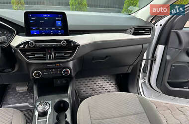 Внедорожник / Кроссовер Ford Escape 2022 в 
