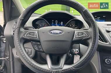 Внедорожник / Кроссовер Ford Escape 2018 в 