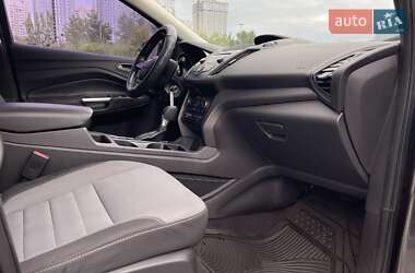 Внедорожник / Кроссовер Ford Escape 2018 в 