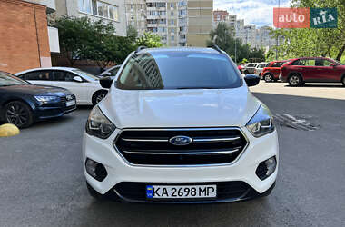 Внедорожник / Кроссовер Ford Escape 2017 в 