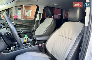 Внедорожник / Кроссовер Ford Escape 2017 в 