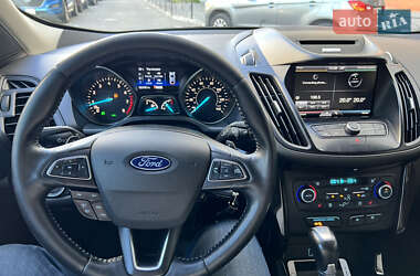 Внедорожник / Кроссовер Ford Escape 2017 в 