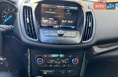 Внедорожник / Кроссовер Ford Escape 2017 в 