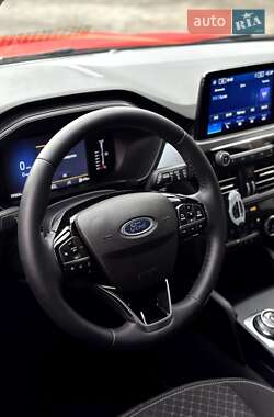 Внедорожник / Кроссовер Ford Escape 2024 в 