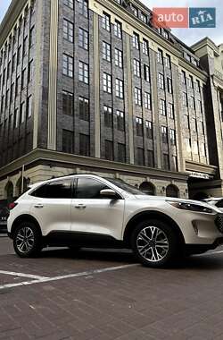 Внедорожник / Кроссовер Ford Escape 2019 в 