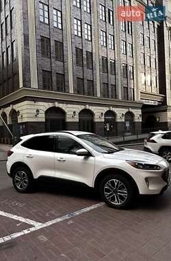 Внедорожник / Кроссовер Ford Escape 2019 в 
