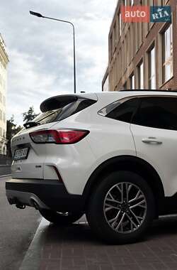 Внедорожник / Кроссовер Ford Escape 2019 в 