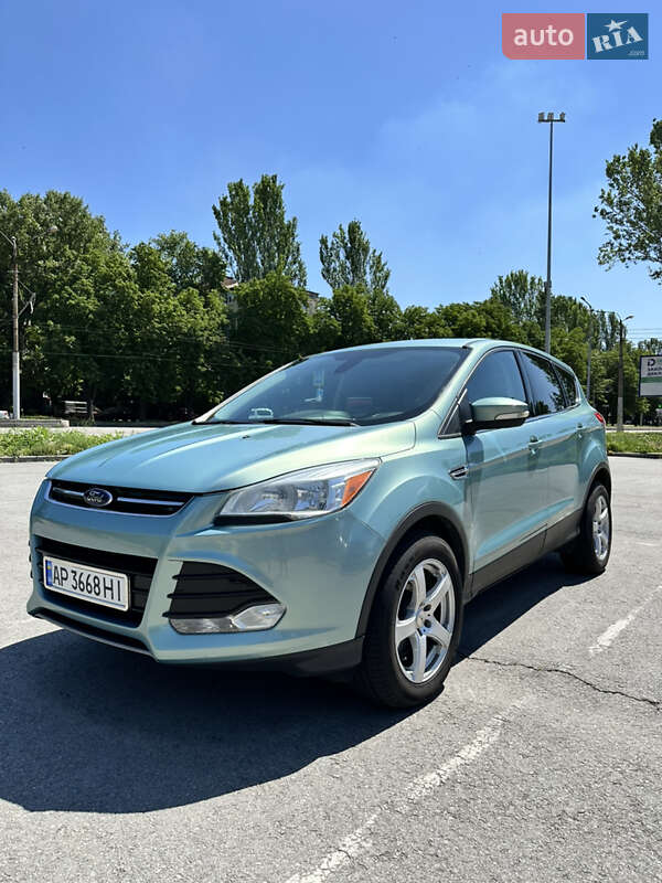 Внедорожник / Кроссовер Ford Escape 2012 в 