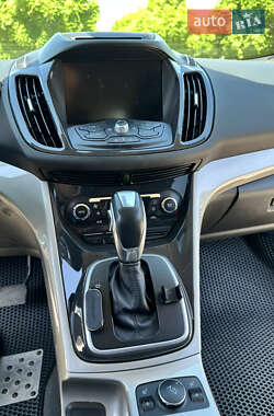Внедорожник / Кроссовер Ford Escape 2012 в 