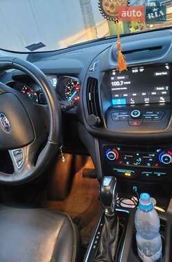Внедорожник / Кроссовер Ford Escape 2018 в 