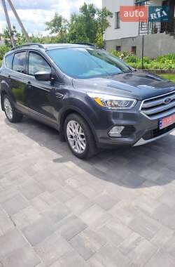 Внедорожник / Кроссовер Ford Escape 2018 в 