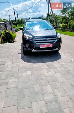 Внедорожник / Кроссовер Ford Escape 2018 в 