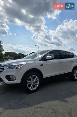 Позашляховик / Кросовер Ford Escape 2019 в 