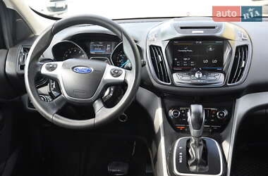 Позашляховик / Кросовер Ford Escape 2013 в 