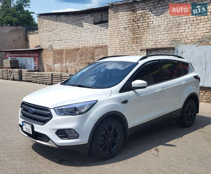 Позашляховик / Кросовер Ford Escape 2016 в Кривому Розі
