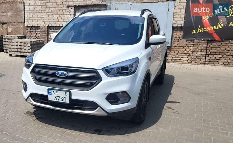 Позашляховик / Кросовер Ford Escape 2016 в Кривому Розі