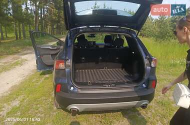 Позашляховик / Кросовер Ford Escape 2020 в 
