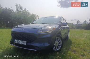 Позашляховик / Кросовер Ford Escape 2020 в 
