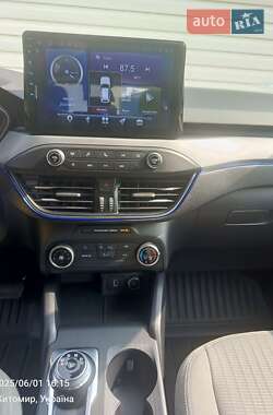 Позашляховик / Кросовер Ford Escape 2020 в 