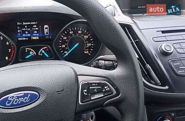 Внедорожник / Кроссовер Ford Escape 2018 в 