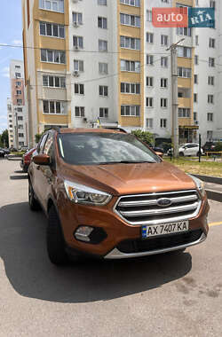Внедорожник / Кроссовер Ford Escape 2016 в 