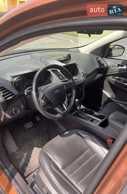 Внедорожник / Кроссовер Ford Escape 2016 в 