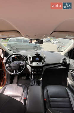 Внедорожник / Кроссовер Ford Escape 2016 в 