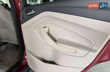 Позашляховик / Кросовер Ford Escape 2014 в 