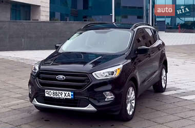Внедорожник / Кроссовер Ford Escape 2018 в 