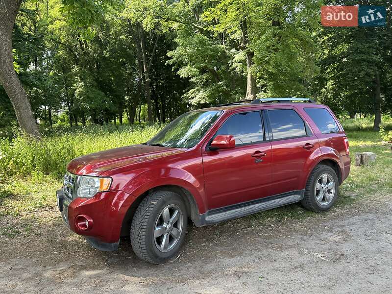 Позашляховик / Кросовер Ford Escape 2011 в 
