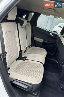 Внедорожник / Кроссовер Ford Escape 2020 в 