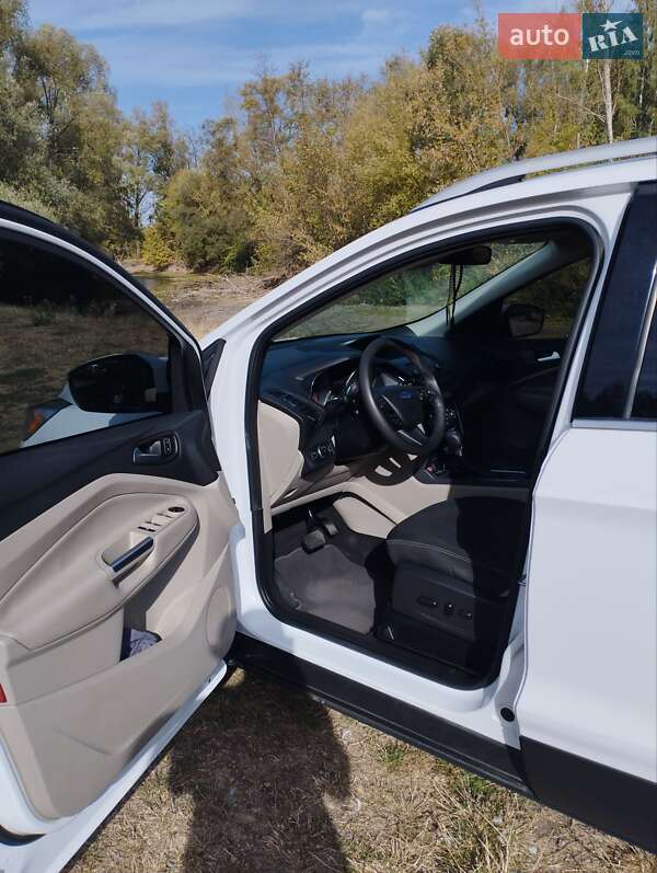 Внедорожник / Кроссовер Ford Escape 2017 в Сумах
