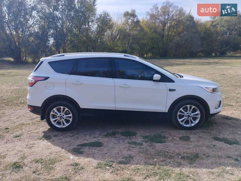 Внедорожник / Кроссовер Ford Escape 2017 в Сумах