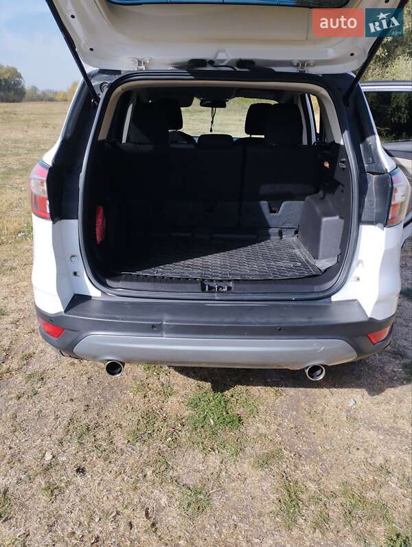 Внедорожник / Кроссовер Ford Escape 2017 в Сумах